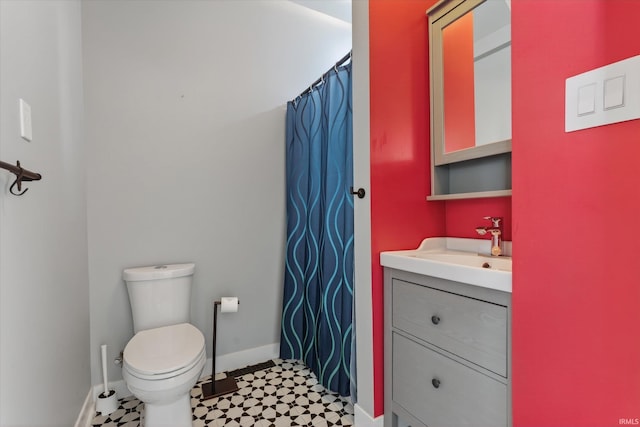 1060 Woodward Ave, South Bend, IN 46616 - bathroom with vanity and a shower with curtain
