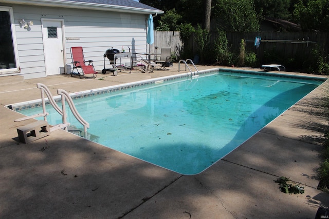 50859 Oak Tree Ln, Bristol, IN 46507 - view of swimming pool with a patio area and a diving board