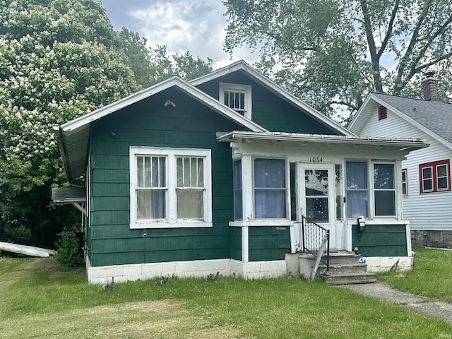 1034 Huey St, South Bend, IN 46628 - bungalow-style home with a front lawn