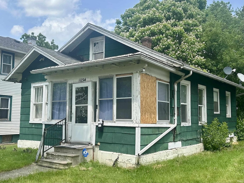 1034 Huey St, South Bend, IN 46628 - view of front of property featuring a chimney
