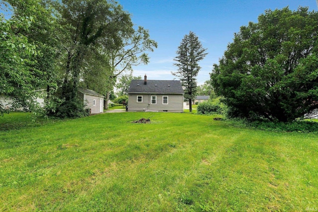 2710 Willow Oaks Dr, Fort Wayne, IN 46809 - view of green lawn
