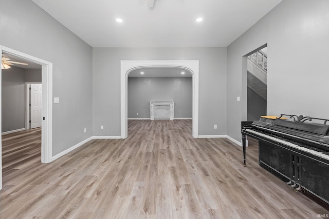 809 E 5th St, Fowler, IN 47944 - living area with arched walkways, light wood finished floors, recessed lighting, and a ceiling fan