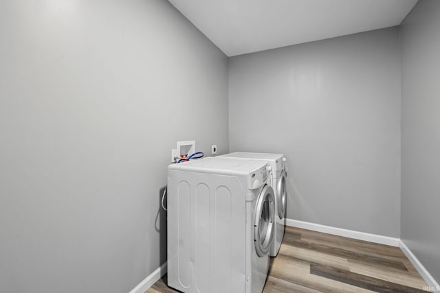 809 E 5th St, Fowler, IN 47944 - laundry room with washing machine and clothes dryer and light wood-style flooring