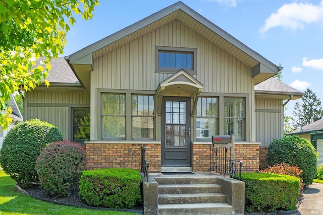 220 N Line St, Churubusco, IN 46723 - mid-century modern home featuring roof with shingles, board and batten siding, and brick siding