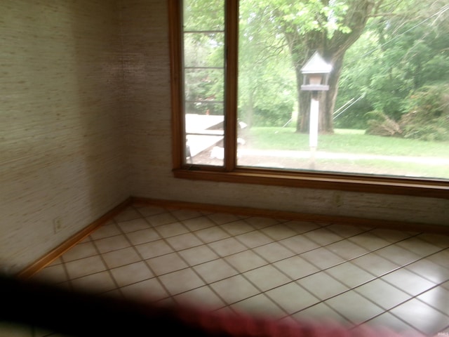 908 N Hawthorne St, Marion, IN 46952 - spare room featuring baseboards