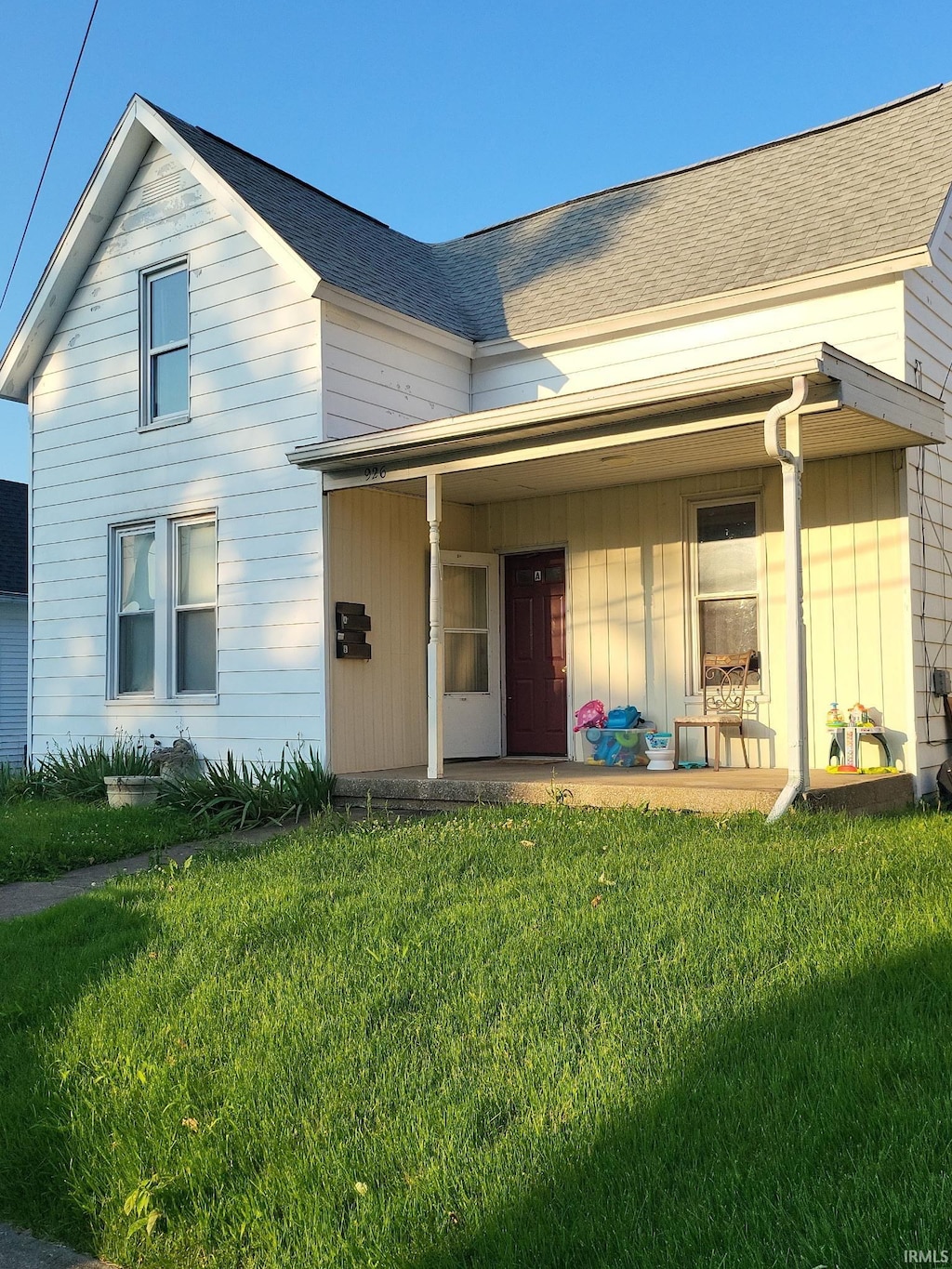 926 Jackson St, Jasper, IN 47546 - view of front facade with a front lawn