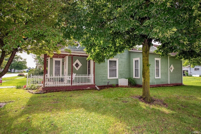 403 E Columbia St, Flora, IN 46929 - view of property hidden behind natural elements featuring a front yard and covered porch
