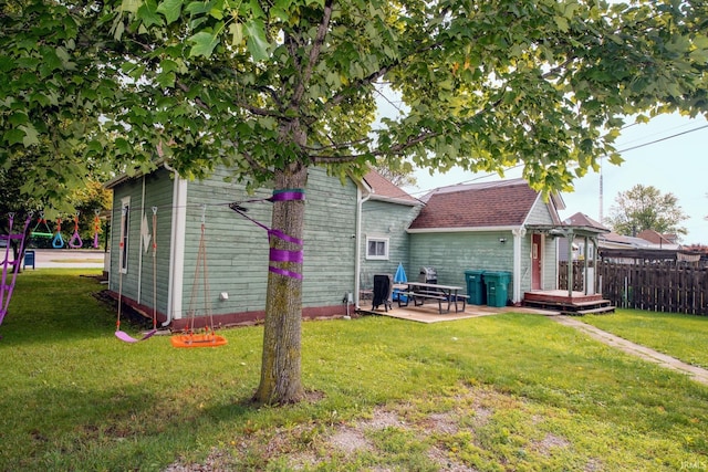 403 E Columbia St, Flora, IN 46929 - back of property with a patio