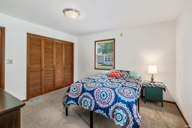 1406 W Orchard Dr, North Manchester, IN 46962 - bedroom featuring carpet floors and a closet