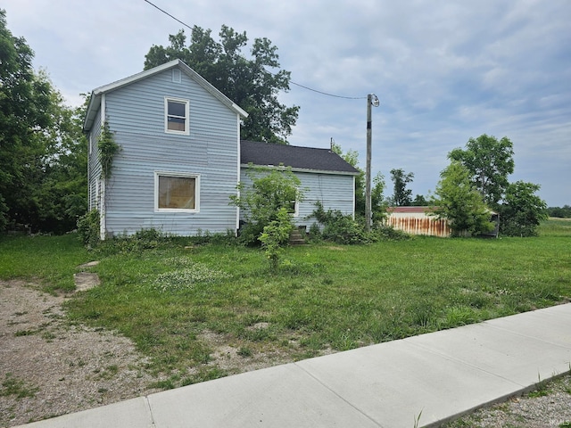 407 N Ray St, Fremont, IN 46737 - view of side of home