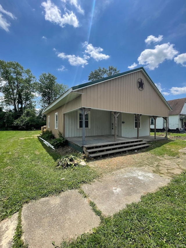 312 E 2nd St, Bicknell, IN 47512 - view of front of house featuring a front lawn and a porch