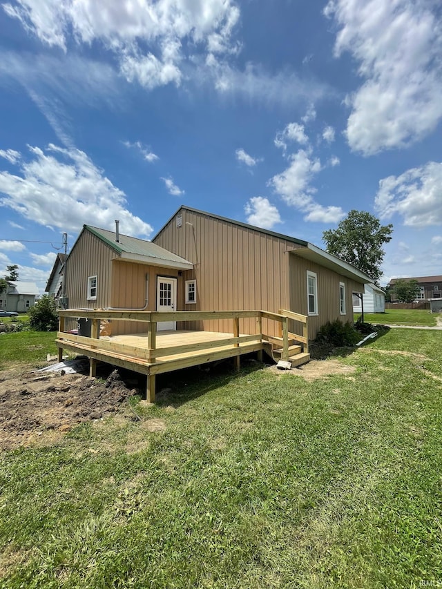 312 E 2nd St, Bicknell, IN 47512 - back of property with a wooden deck and a lawn