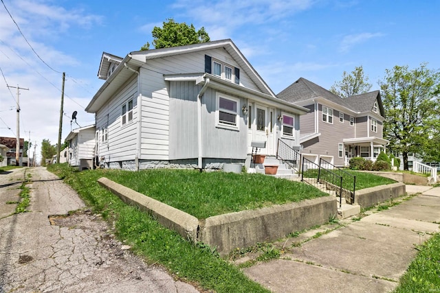 225 N E St, Marion, IN 46952 - view of side of home featuring entry steps