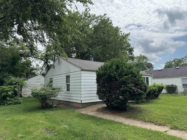 1106 W Rose St, South Bend, IN 46616 - view of side of property with a yard