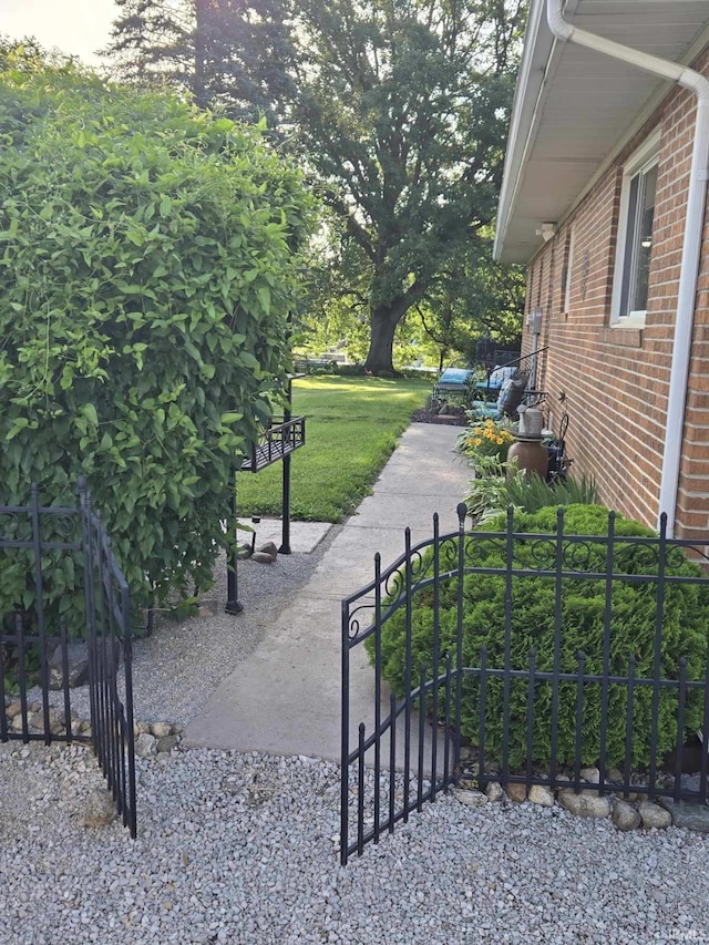 1123 E Gump Rd, Fort Wayne, IN 46845 - view of side of property with brick siding