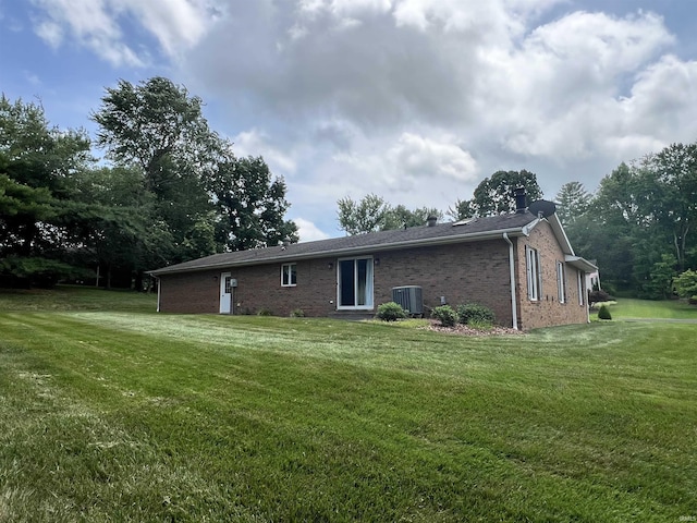 1140 Carlisle Dr, Jasper, IN 47546 - back of property with brick siding and a lawn