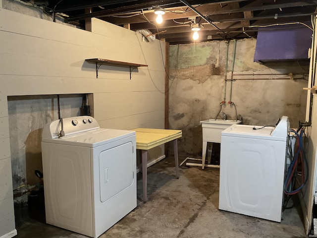 2103 Kentucky Ave, Fort Wayne, IN 46805 - laundry room with washing machine and clothes dryer