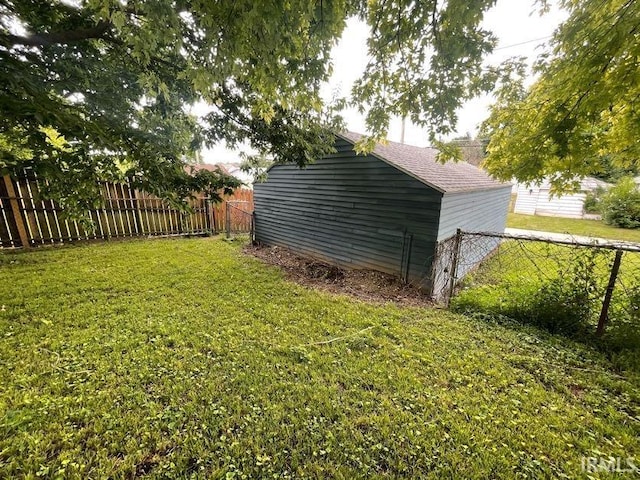 2056 Riedmiller Ave, Fort Wayne, IN 46802 - view of yard