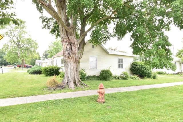 102 S Foster St, Boswell, IN 47921 - view of front of house featuring a front lawn