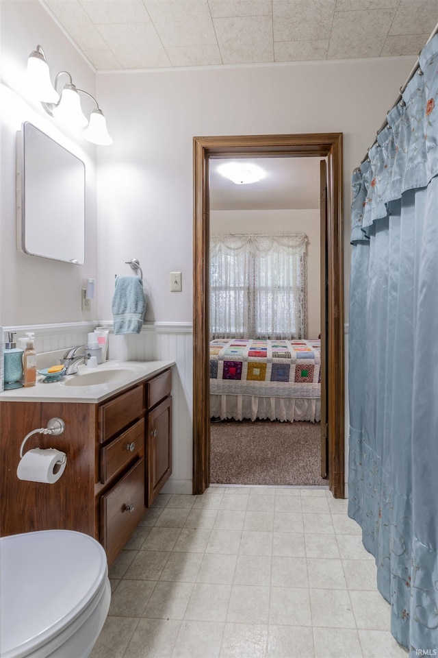 3721 Claremont Ave, Evansville, IN 47712 - ensuite bathroom featuring vanity and wainscoting