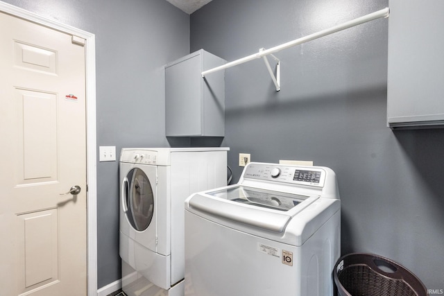 26973 Water Edge Dr, Elkhart, IN 46514 - laundry room with washer and clothes dryer and baseboards