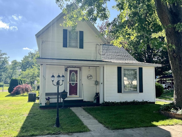 323 Simon St, Plymouth, IN 46563 - traditional-style house featuring a front yard and a shingled roof