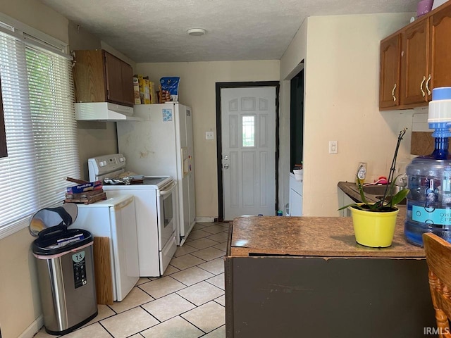 1741 N Brookfield St, South Bend, IN 46628 - laundry room featuring washer and dryer, light tile patterned flooring, and a textured ceiling