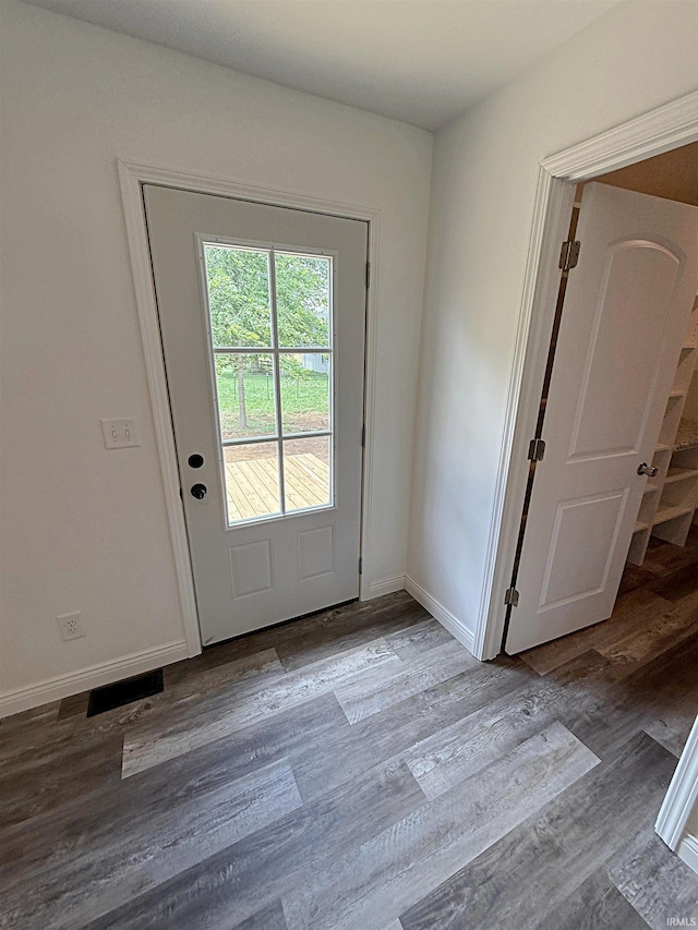1405 Rosewood Dr, Washington, IN 47501 - entryway featuring wood finished floors and baseboards