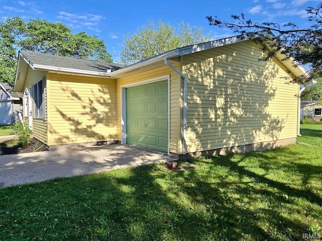 104 Fremont Ln, Decatur, IN 46733 - view of side of property featuring a yard and a garage