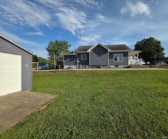 826 SE 2nd St, Washington, IN 47501 - ranch-style house with a front yard and a garage