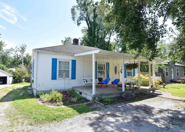 2221 Washington Ave, Evansville, IN 47714 - view of front facade with covered porch, a chimney, and a front lawn