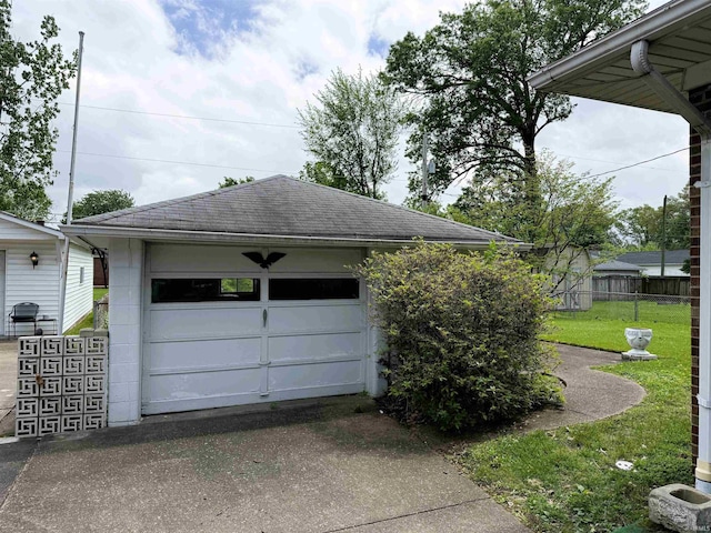 100 S Fairlawn Ave, Evansville, IN 47714 - detached garage with driveway