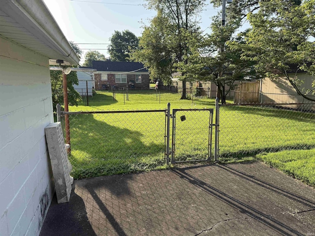 100 S Fairlawn Ave, Evansville, IN 47714 - view of yard with a gate