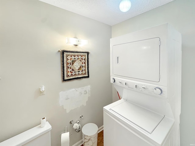 4329 Rutgers Dr Unit 40B, Anderson, IN 46013 - laundry area with stacked washer and clothes dryer and a textured ceiling