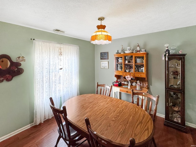 4329 Rutgers Dr Unit 40B, Anderson, IN 46013 - dining area featuring wood finished floors and a textured ceiling