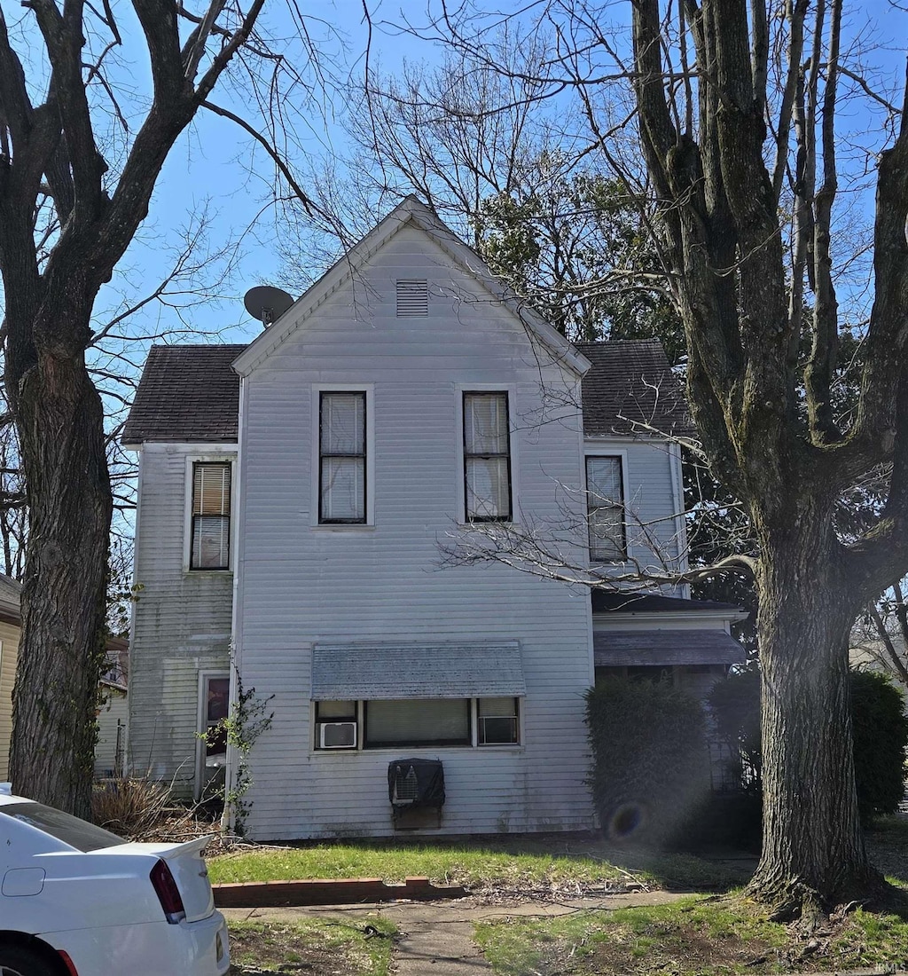 601 E Gum St, Evansville, IN 47713 - view of side of property featuring a shingled roof