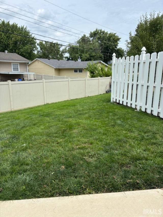 1814 W Kem Rd, Marion, IN 46952 - view of yard