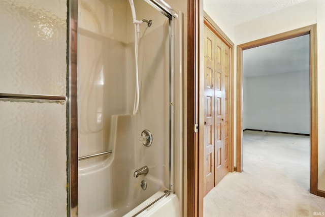 708 Forest Dr, Frankfort, IN 46041 - full bath featuring shower / tub combination