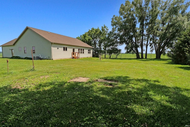 9932 N Meridian Line Rd, West Lafayette, IN 47906 - view of grassy yard