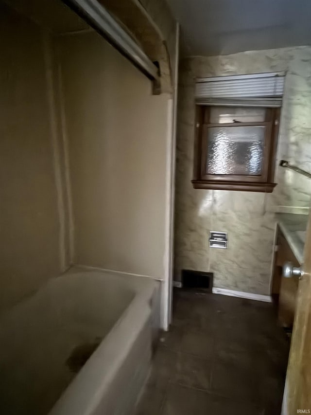 215 W 7th St, Marion, IN 46952 - view of full bath