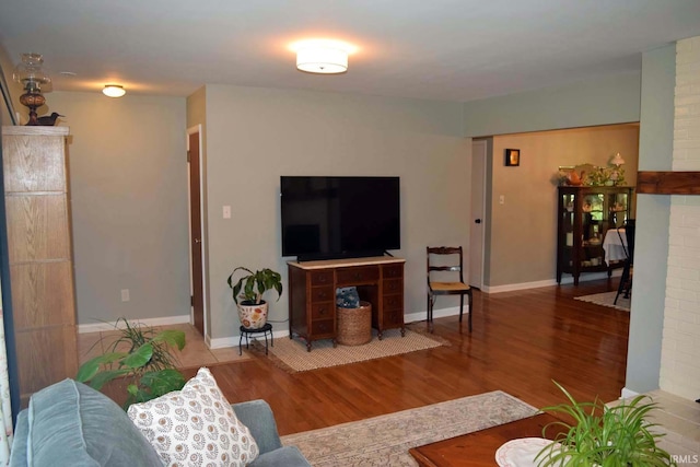 2020 N Red Bank Rd, Evansville, IN 47720 - living area featuring wood finished floors and baseboards