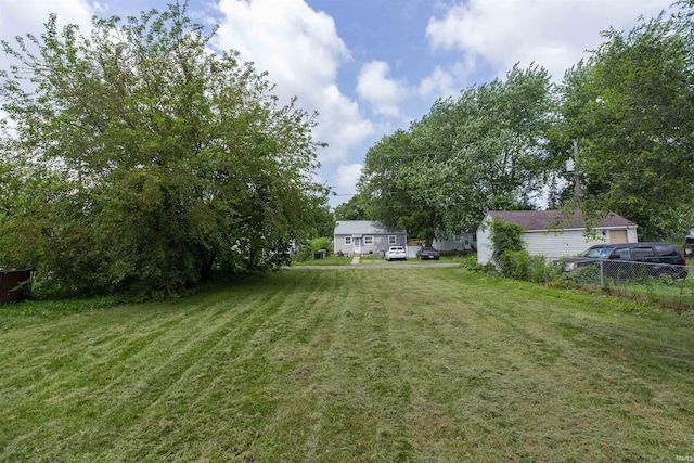 717 S Falcon St, South Bend, IN 46619 - view of yard