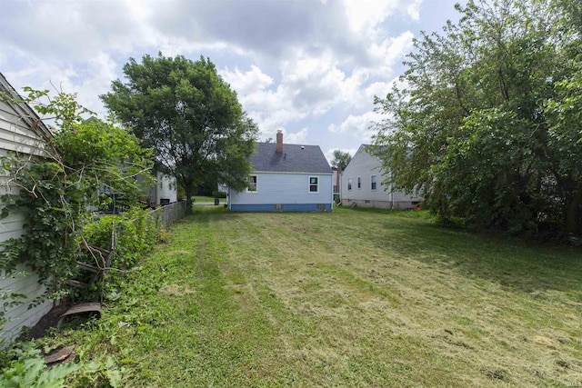 717 S Falcon St, South Bend, IN 46619 - view of yard