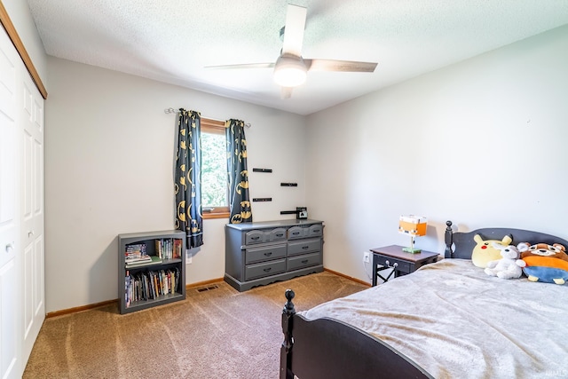 11215 Crested Oak Ct, Fort Wayne, IN 46845 - carpeted bedroom featuring a closet, a ceiling fan, and a textured ceiling