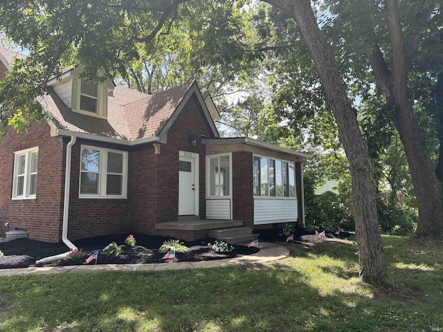 2521 N Red Bank Rd, Evansville, IN 47720 - view of front of home with brick siding and a front yard