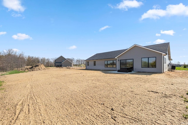 5165 Greyson Heights Dr, Auburn, IN 46706 - back of property with a patio area