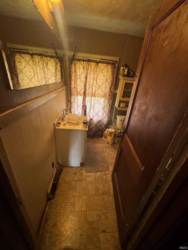 527 E Leith St, Fort Wayne, IN 46806 - bathroom with stone finish floors and a tub to relax in