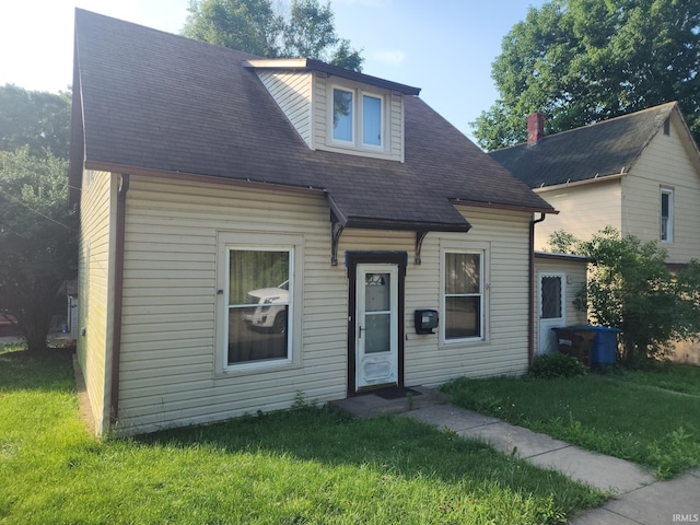 1110 Cummings St, Logansport, IN 46947 - bungalow with a front lawn and a shingled roof