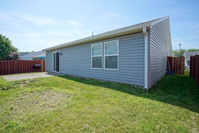 274 Chapelhill Dr, Lafayette, IN 47905 - back of property with a patio