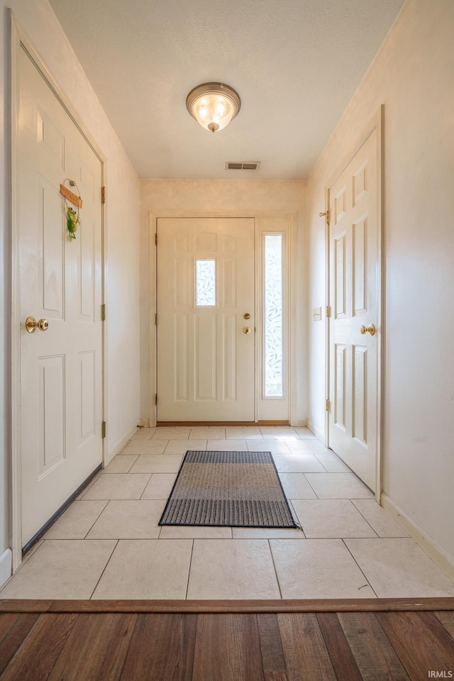 1510 W Crane Pond Dr, Marion, IN 46952 - entrance foyer with light tile patterned flooring